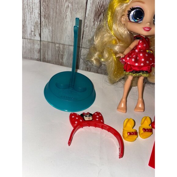 Disney Doorables ADOORBS Zoey Doll Accessories & Stand Minnie Mouse Superfan - Picture 2 of 4